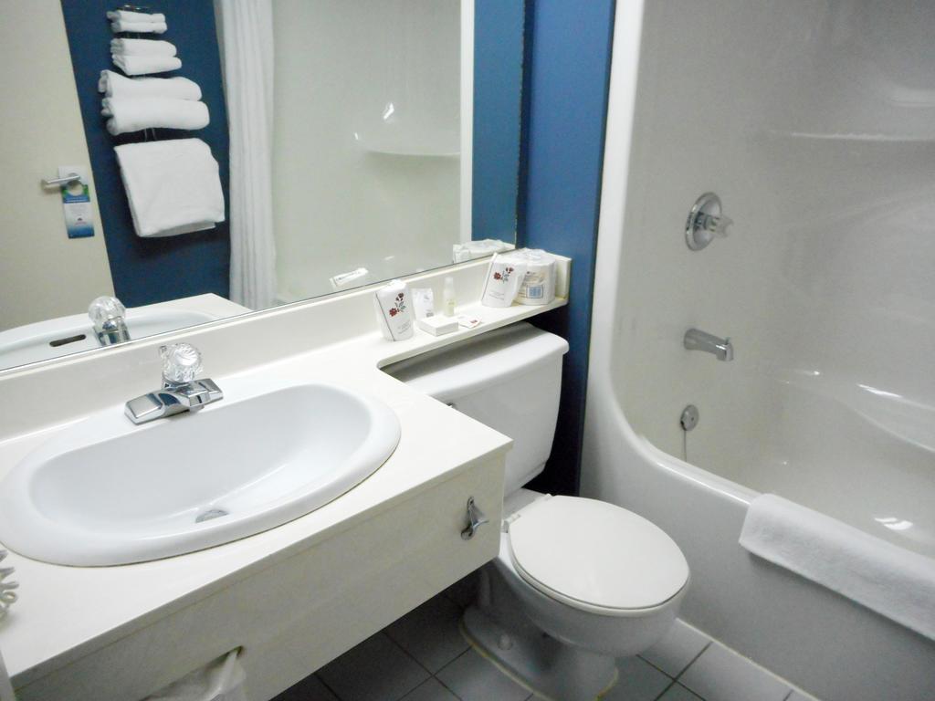 Repotel Aeroport Quebec מראה חיצוני תמונה